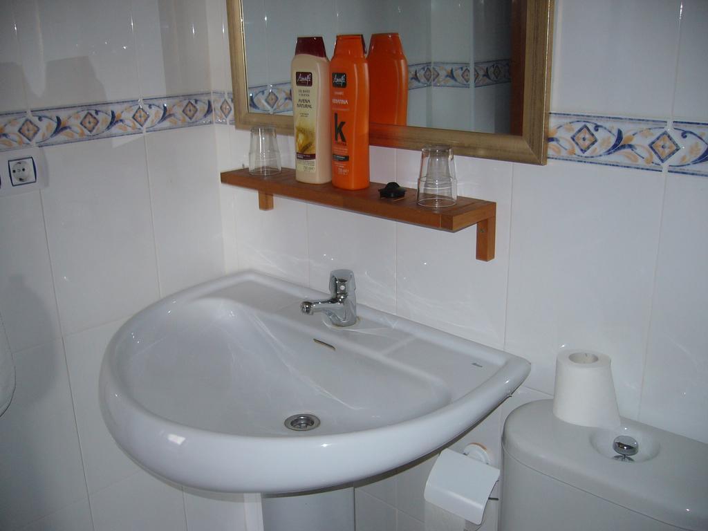 Apartamentos Alamare Seville Room photo