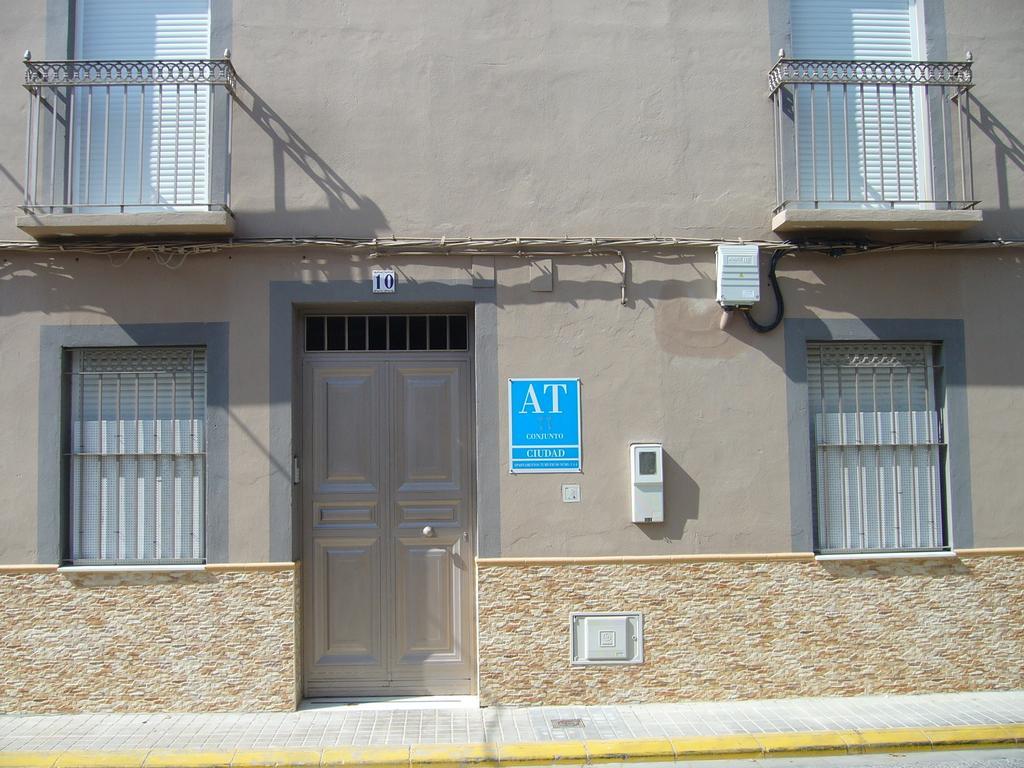 Apartamentos Alamare Seville Room photo