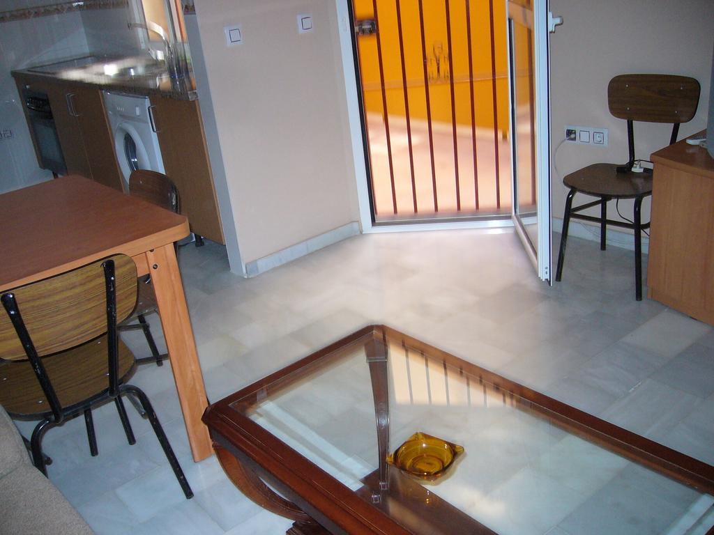 Apartamentos Alamare Seville Room photo